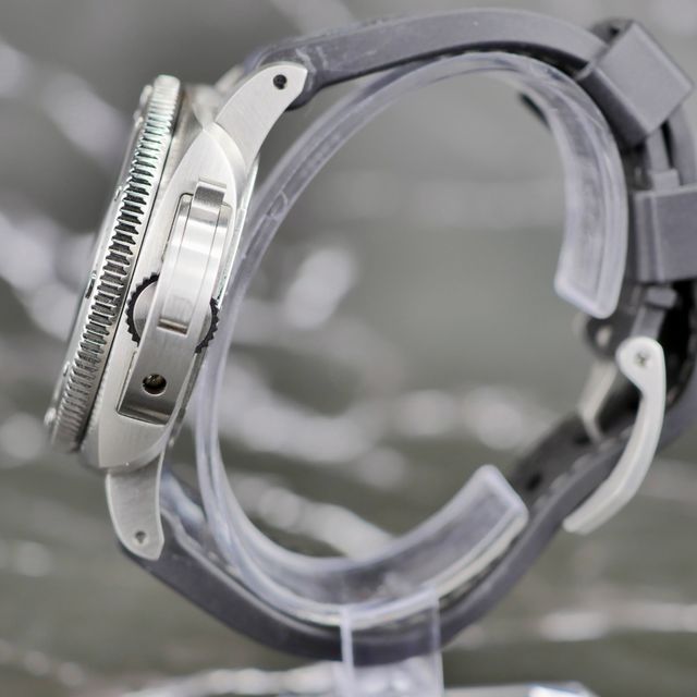 Panerai Submersible PAM01323 Image 3